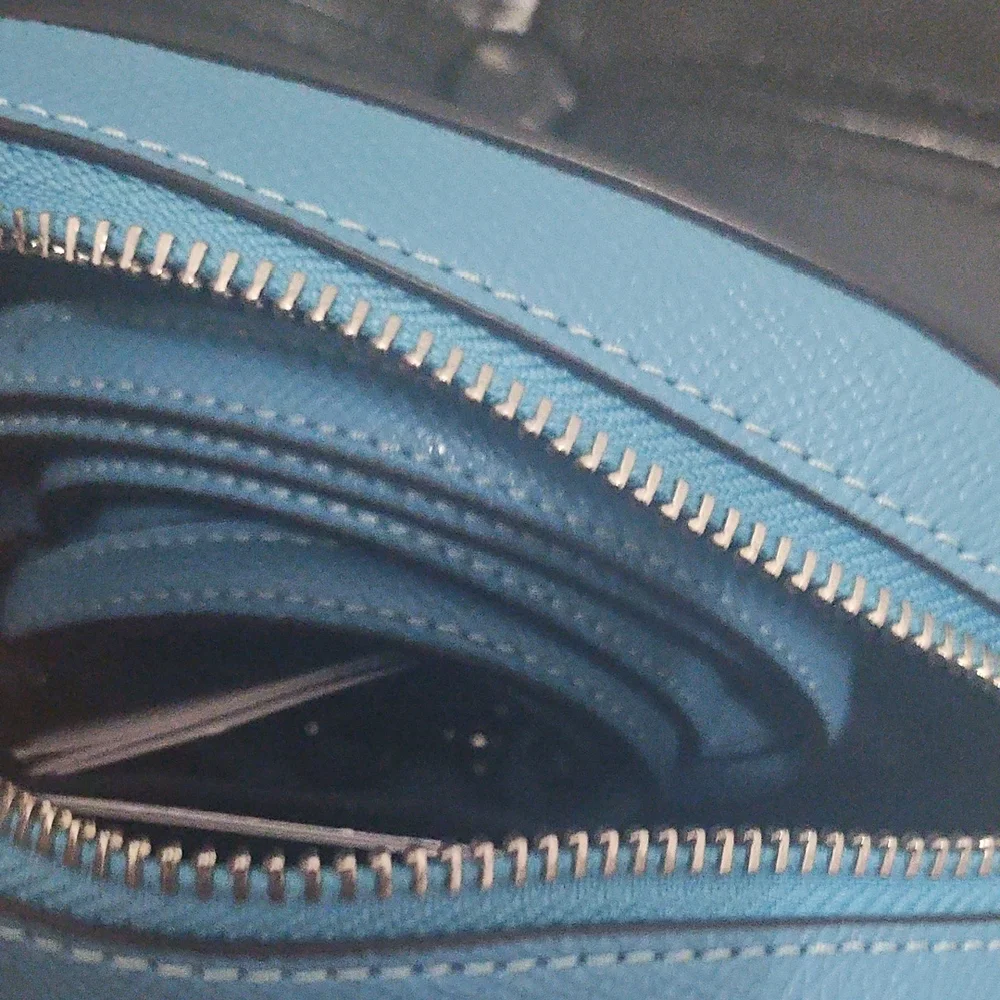 Coach Blue Cosmetic Bag with Signature Logo and Polished Finish - Picture 4 of 8